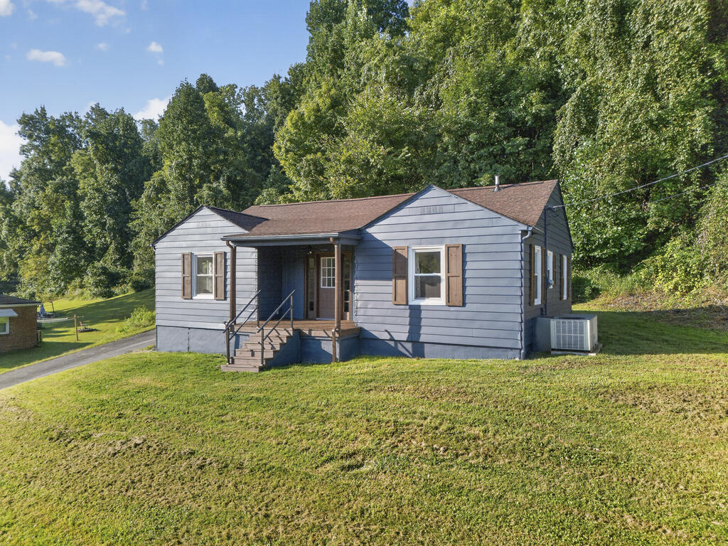 1169 Valley Dr Property Photo 2