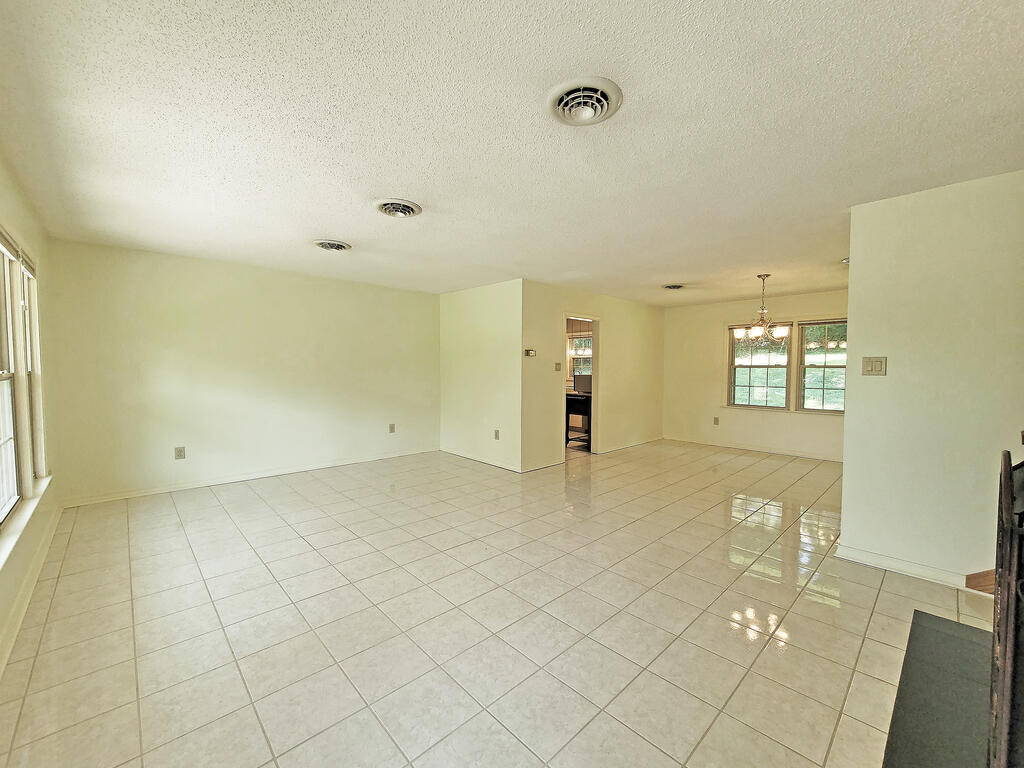 133 Glenrochie Drive Property Photo 4