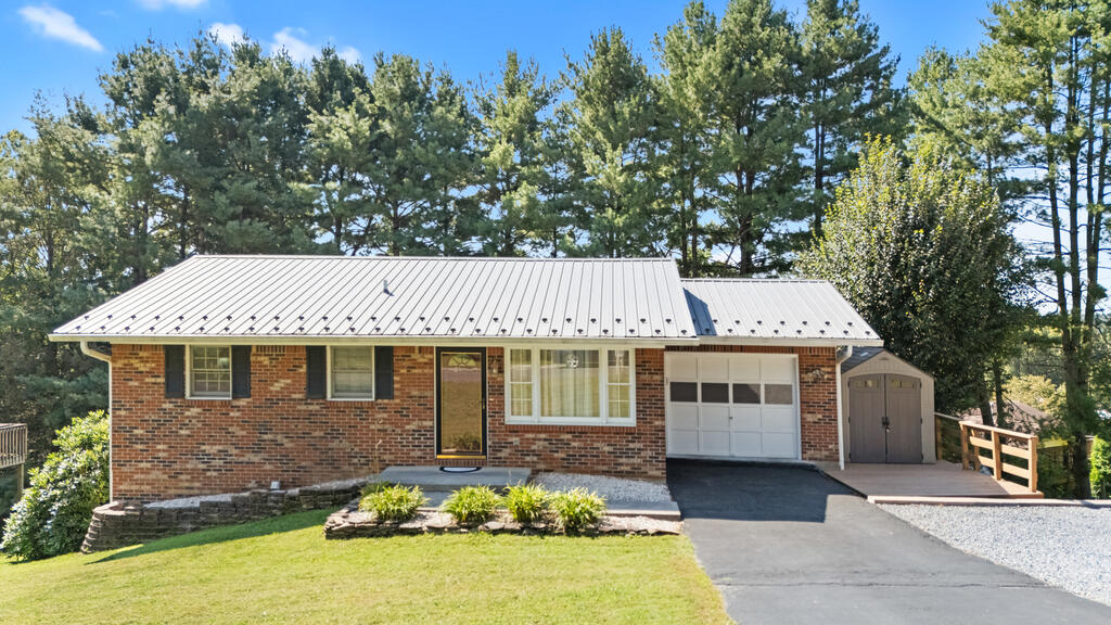 226 High Oak Drive Property Photo 1