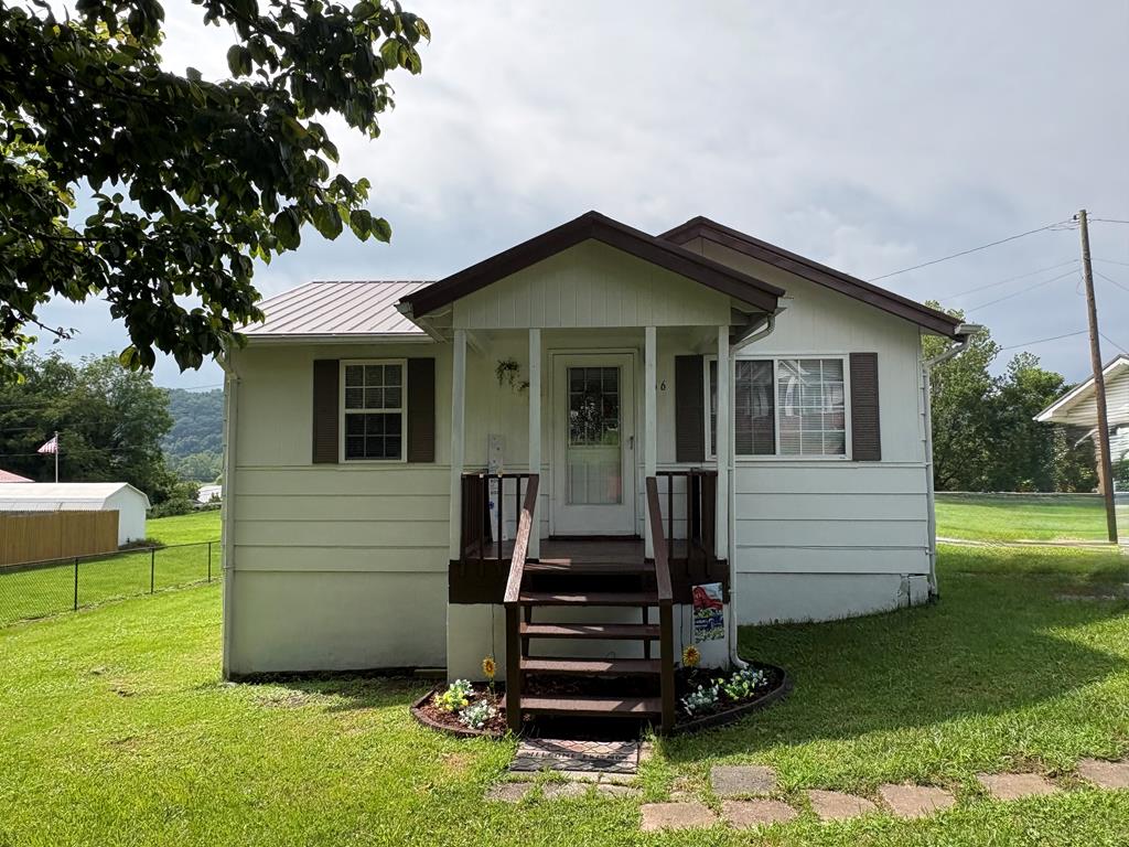 566 Acme Rd Property Photo 1