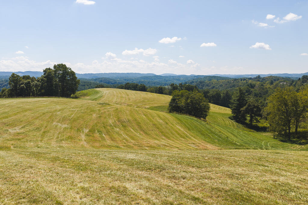 5902 Chestnut Ridge Rd Property Photo 1