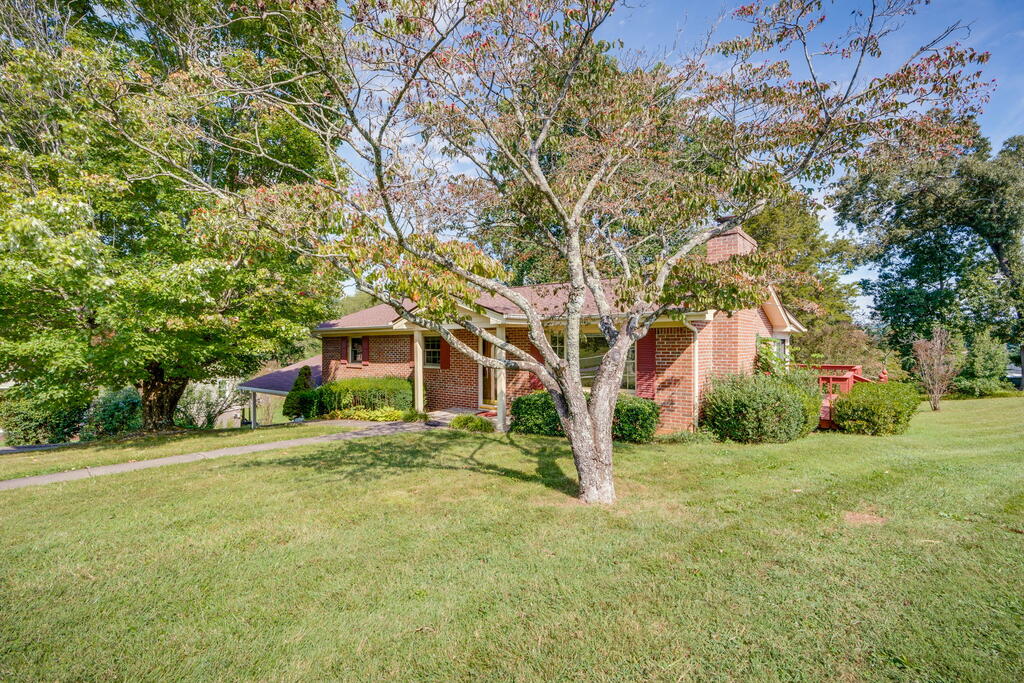 551 Meadowcrest Dr. Property Photo 2