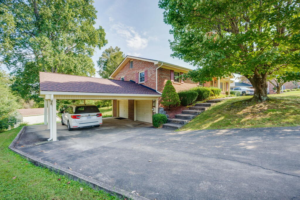551 Meadowcrest Dr. Property Photo 3