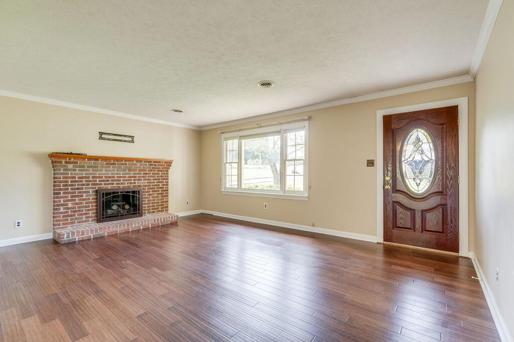 551 Meadowcrest Dr. Property Photo 5