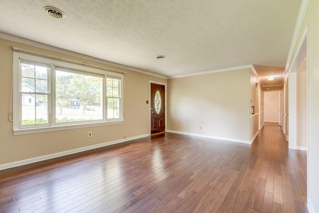 551 Meadowcrest Dr. Property Photo 6