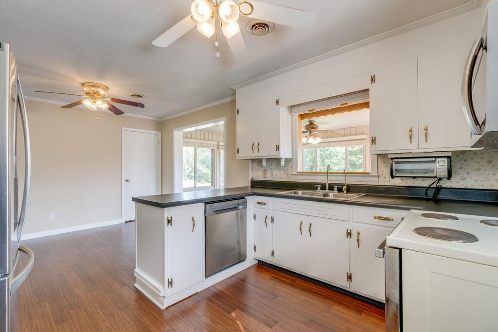 551 Meadowcrest Dr. Property Photo 10
