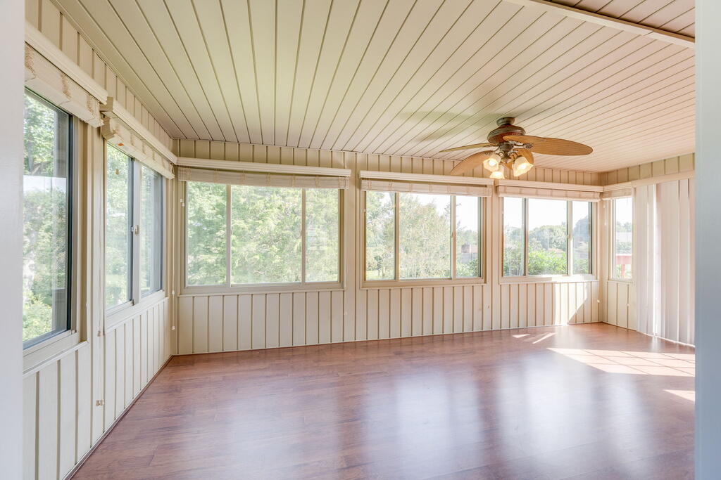 551 Meadowcrest Dr. Property Photo 11