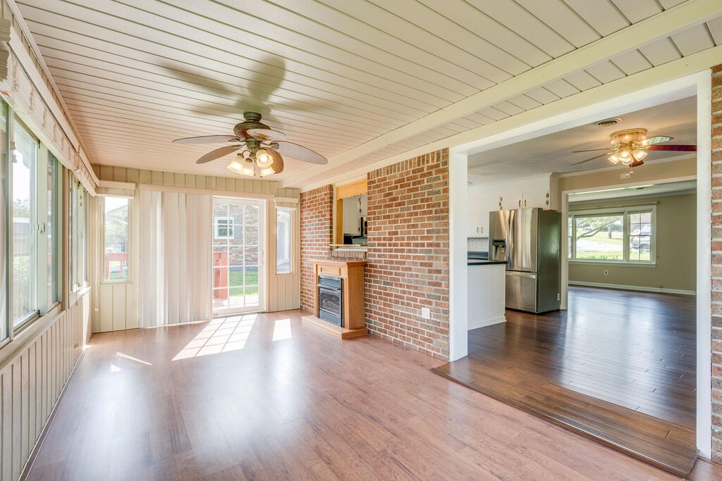 551 Meadowcrest Dr. Property Photo 12