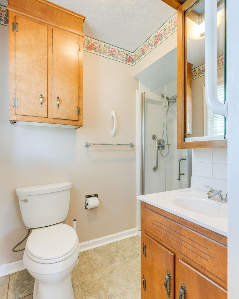 551 Meadowcrest Dr. Property Photo 15