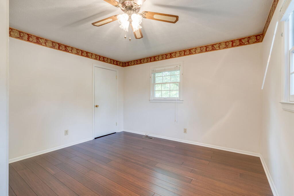 551 Meadowcrest Dr. Property Photo 16