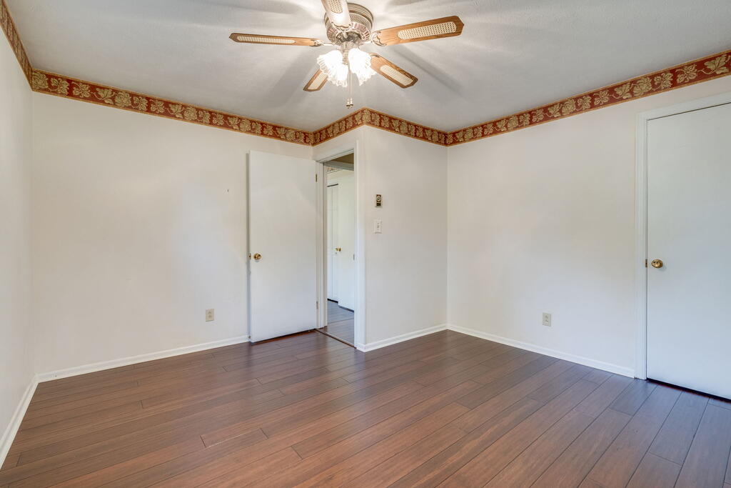 551 Meadowcrest Dr. Property Photo 17