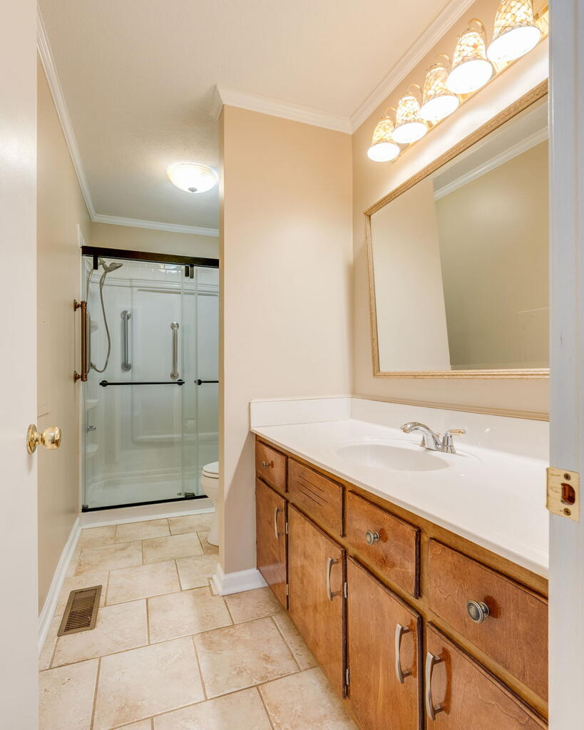 551 Meadowcrest Dr. Property Photo 18