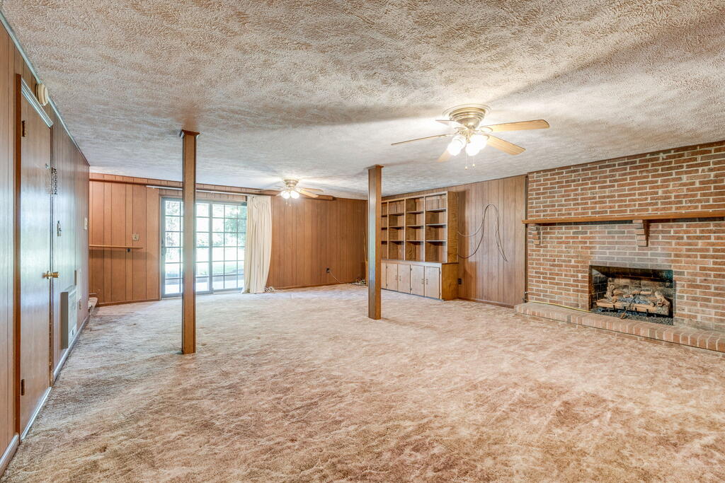 551 Meadowcrest Dr. Property Photo 23