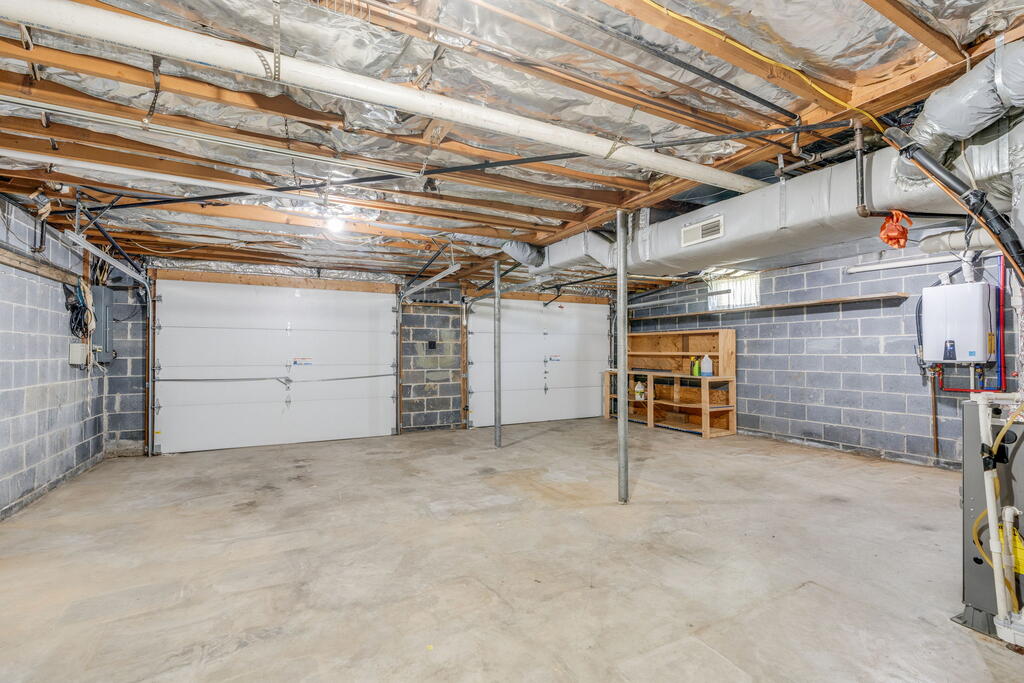 551 Meadowcrest Dr. Property Photo 24