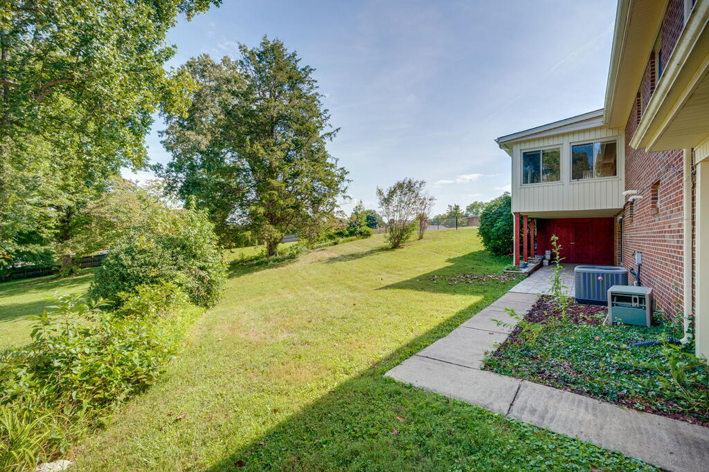 551 Meadowcrest Dr. Property Photo 26
