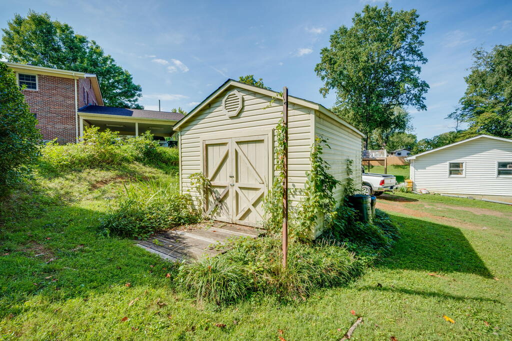 551 Meadowcrest Dr. Property Photo 30