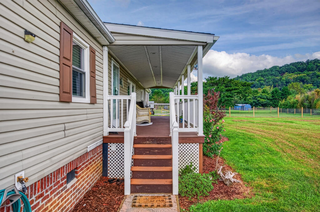 3687 Ivanhoe Rd Property Photo 8