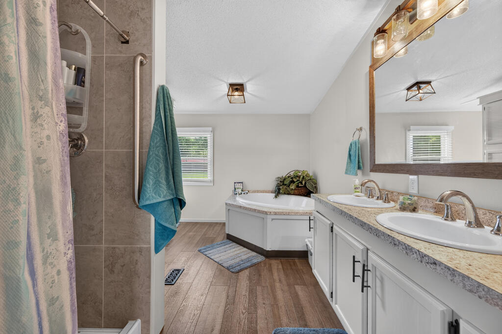 3687 Ivanhoe Rd Property Photo 23