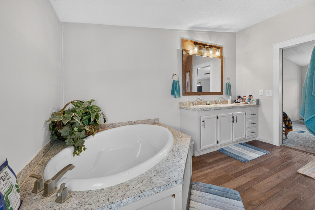 3687 Ivanhoe Rd Property Photo 26
