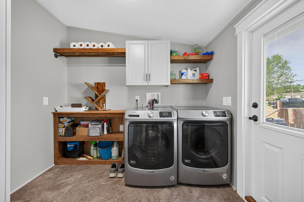 3687 Ivanhoe Rd Property Photo 40