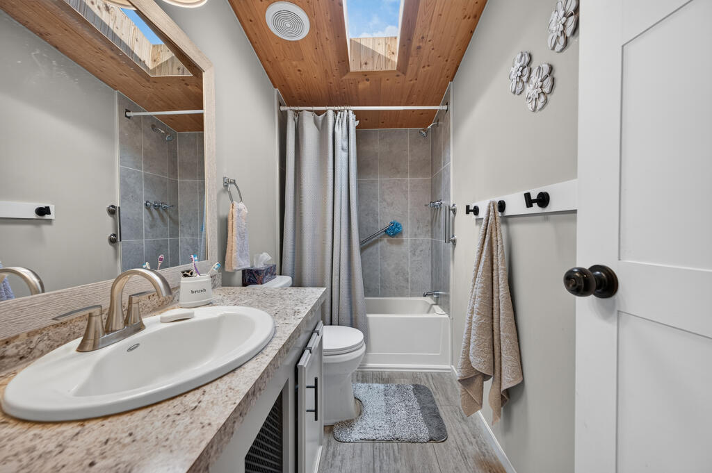 3687 Ivanhoe Rd Property Photo 51