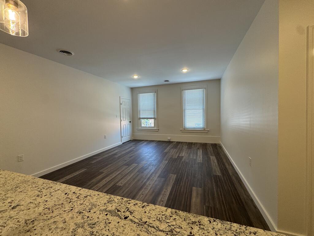 228 E Main St Property Photo 4