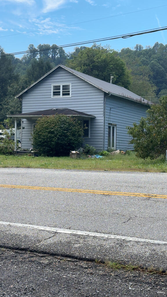 3975 Swords Creek Rd Property Photo 1