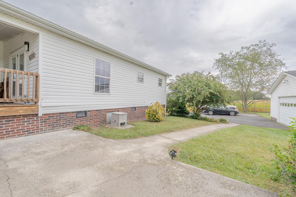 768 Ivanhoe Rd Property Photo 9