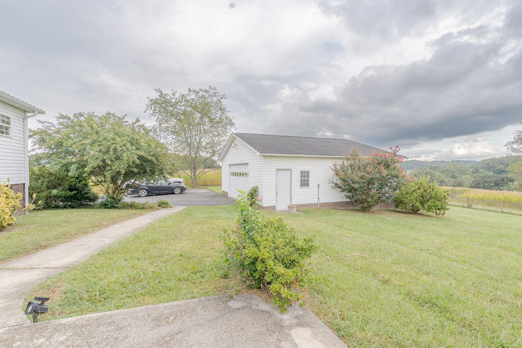 768 Ivanhoe Rd Property Photo 10