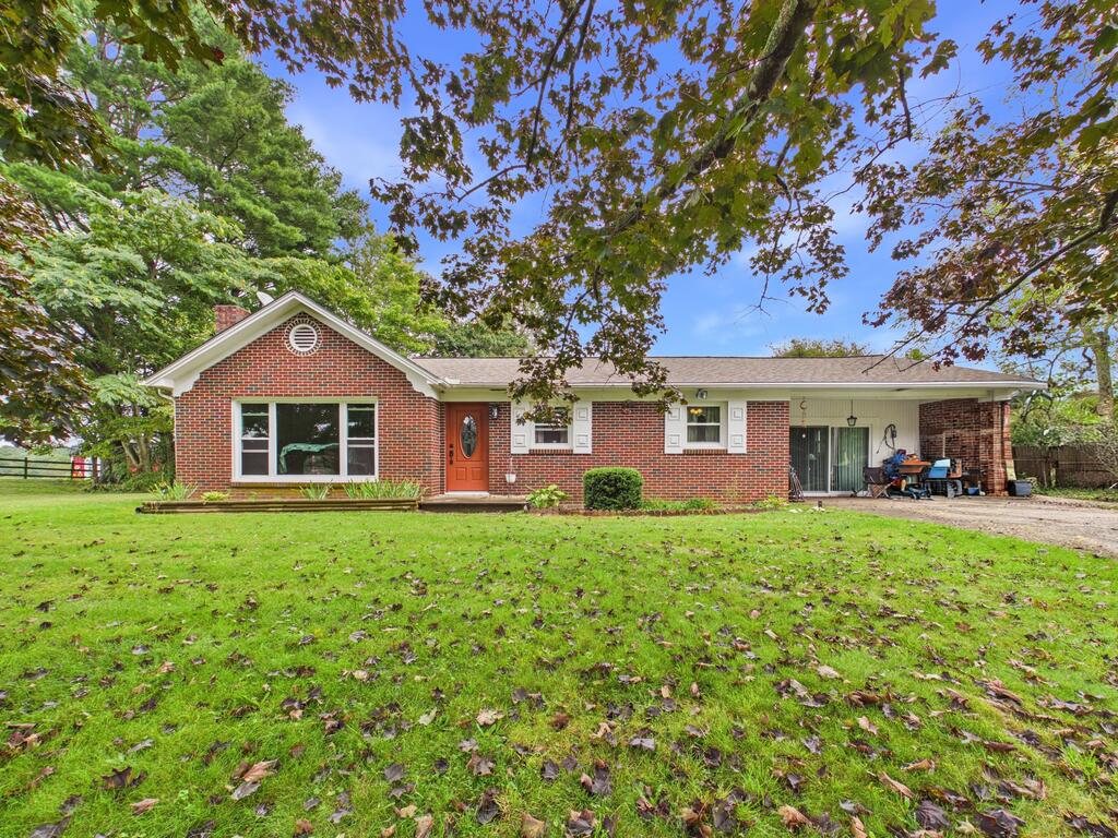 490 Oak Grove Rd Property Photo 1