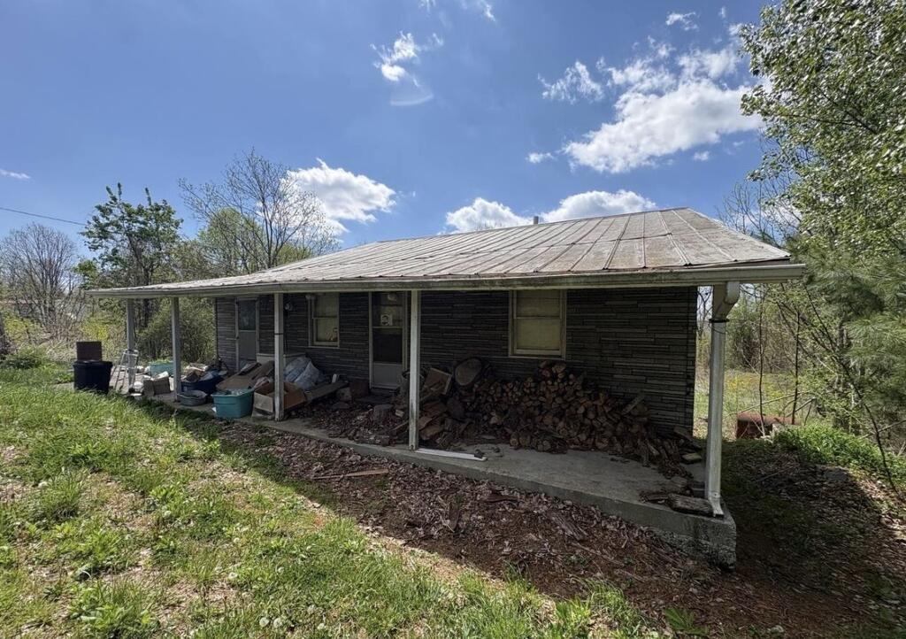 7834 Brown Mountain Rd Property Photo 1