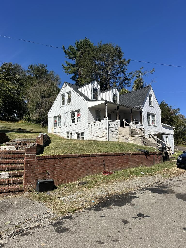 215 5th Ave Property Photo 1