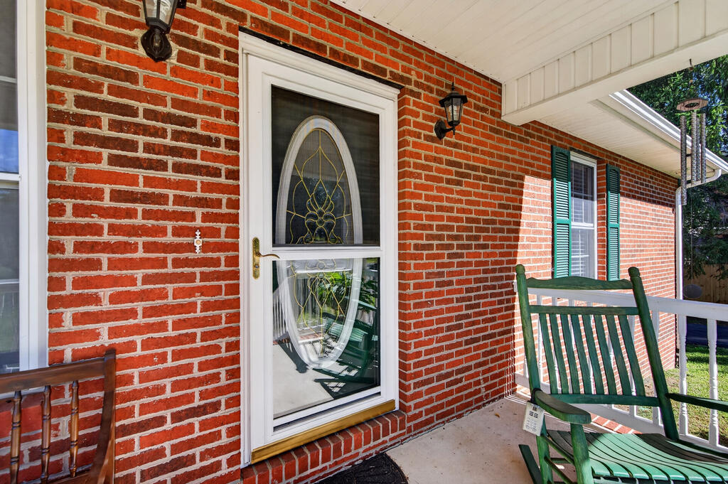 110 Williams St Property Photo 20