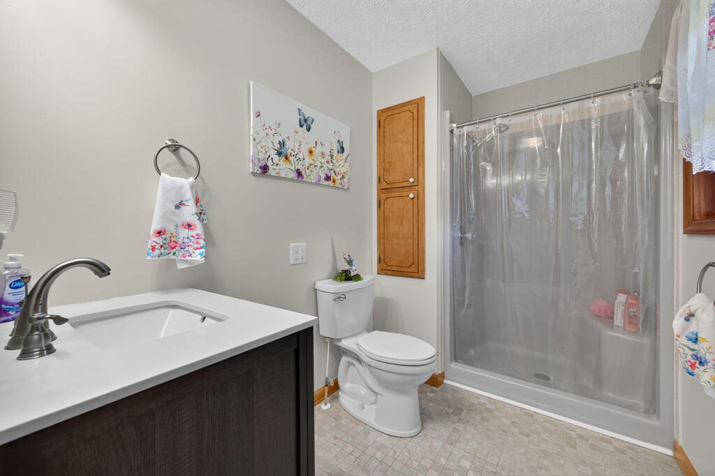 110 Williams St Property Photo 32