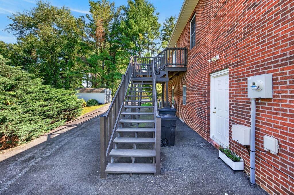 110 Williams St Property Photo 83