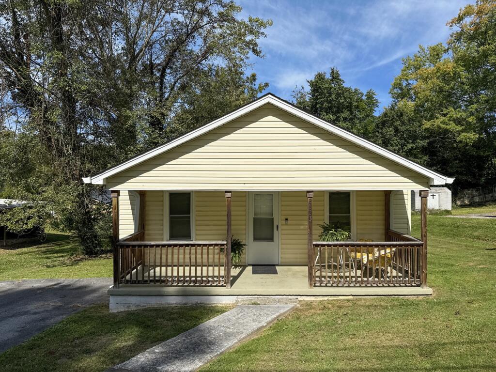 2823 Anderson St Property Photo 1