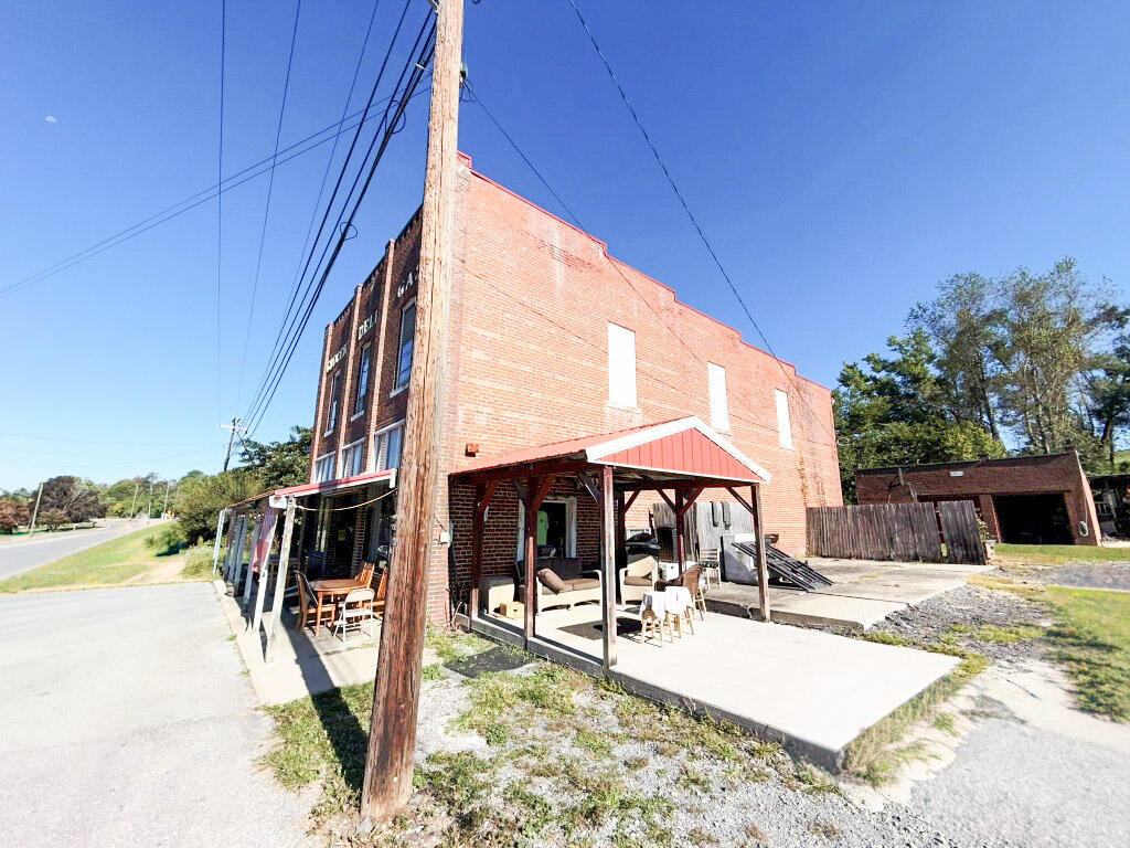 1027 Lee Highway Property Photo 4