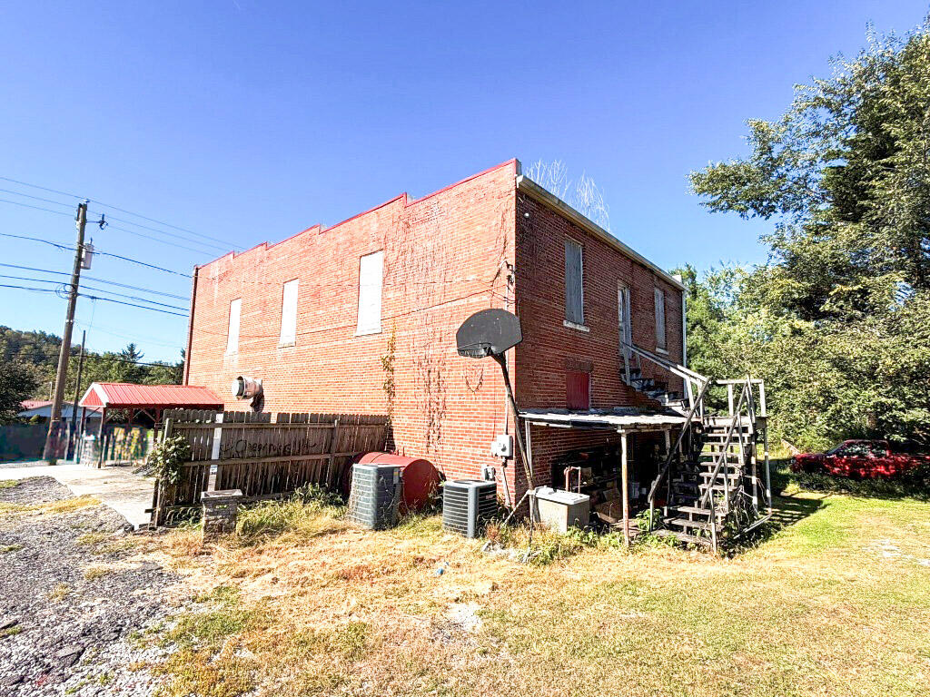 1027 Lee Highway Property Photo 6