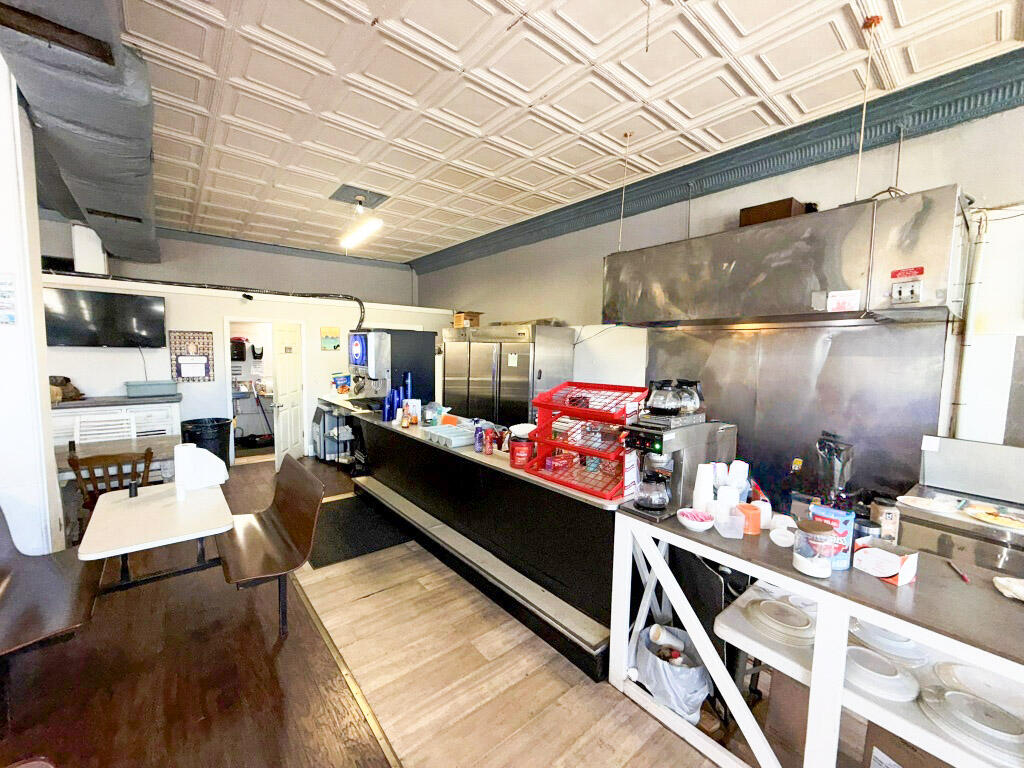 1027 Lee Highway Property Photo 8