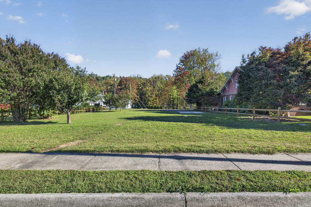 215 E Laurel Ave. Property Photo 3