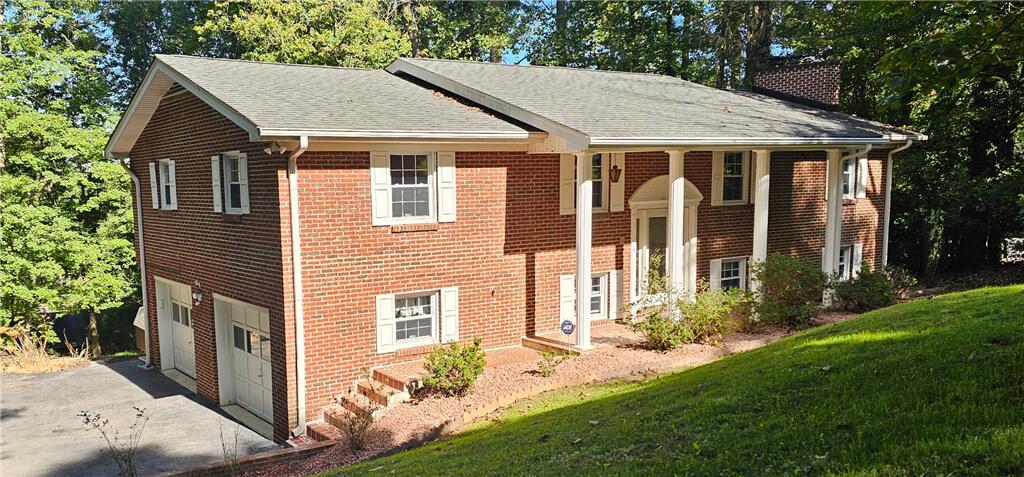 15327 Monticello Drive Property Photo 1