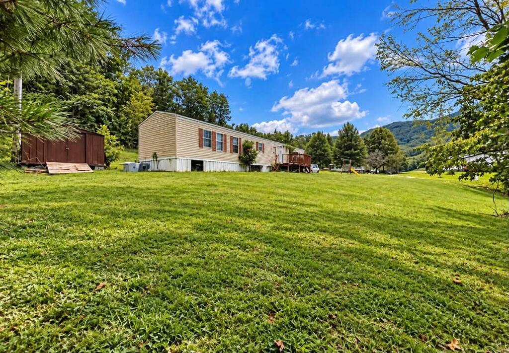611 Arrowhead Property Photo 3