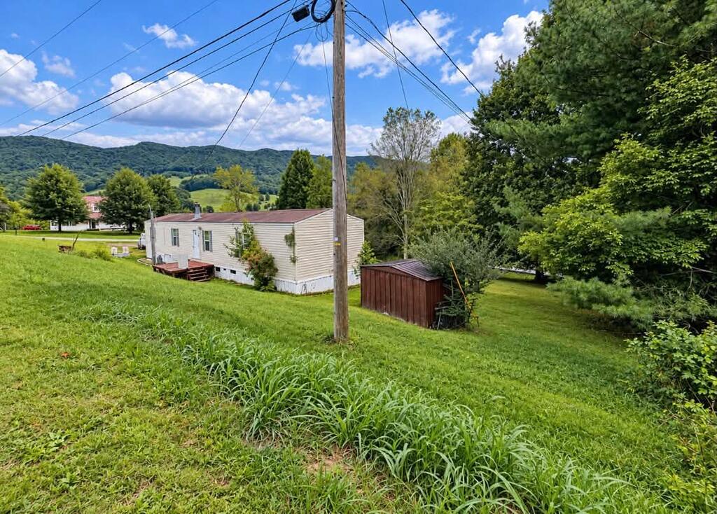 611 Arrowhead Property Photo 4