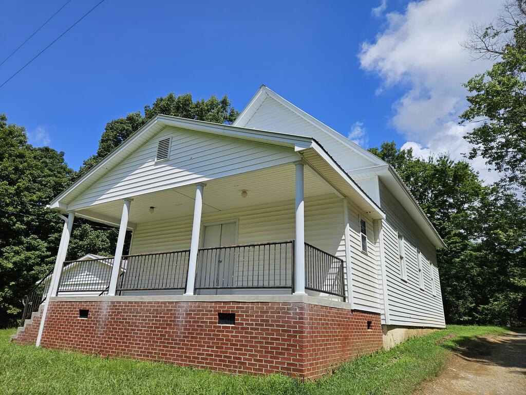 1227 Macks Mtn Rd Property Photo 1