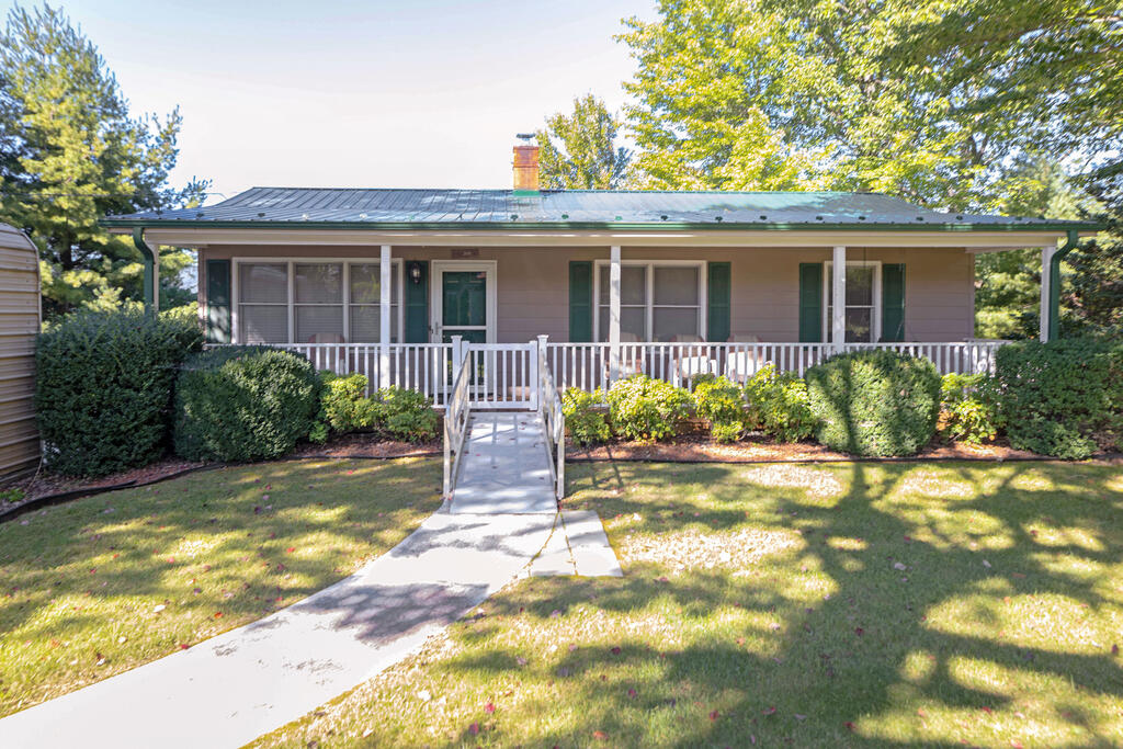2425 Handy Mountain Dr Property Photo 1