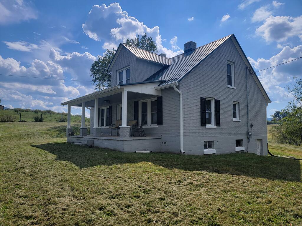 9715 Elk Creek Parkway Property Photo 1