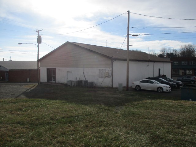 139 E Main Property Photo 3