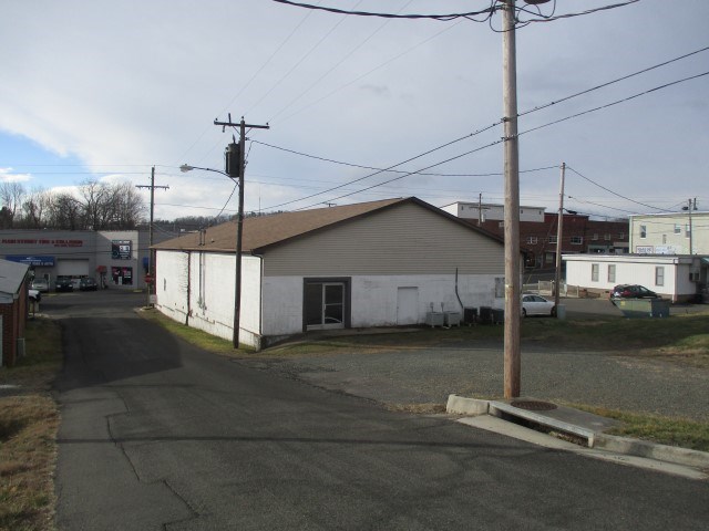 139 E Main Property Photo 5