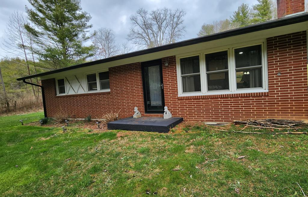 2096 Aspen Dr. Property Photo