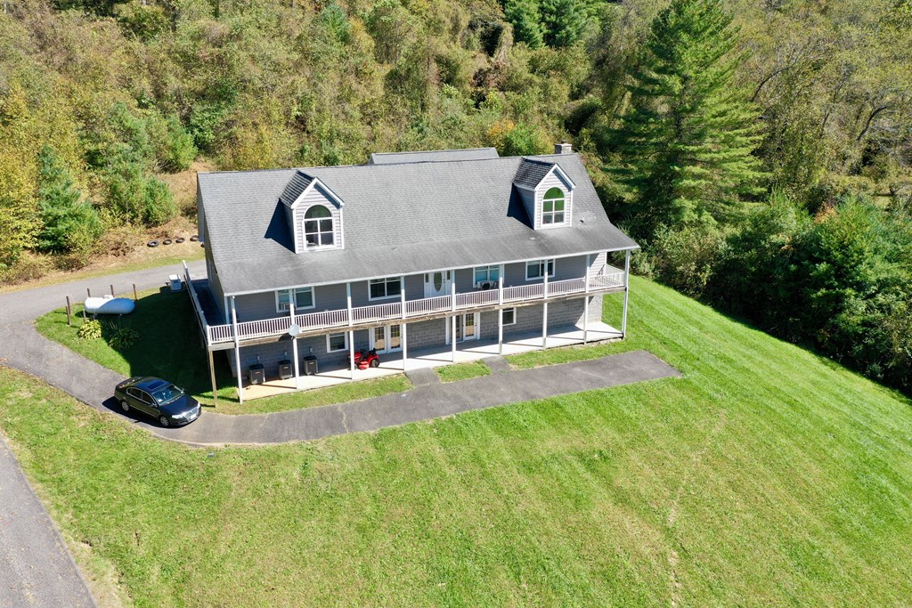 4631 Meadow Creek Rd Property Photo 3